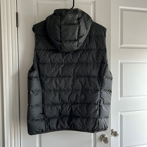 COPY - ARITZIA ‘The little puff’ packable TNA vest